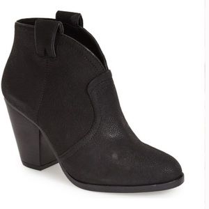 Vince Camuto ‘Hillsy’ 9.5 black bootie